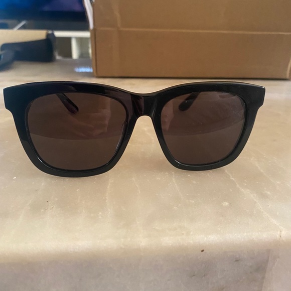 YSL Sunglasses - Picture 5 of 6